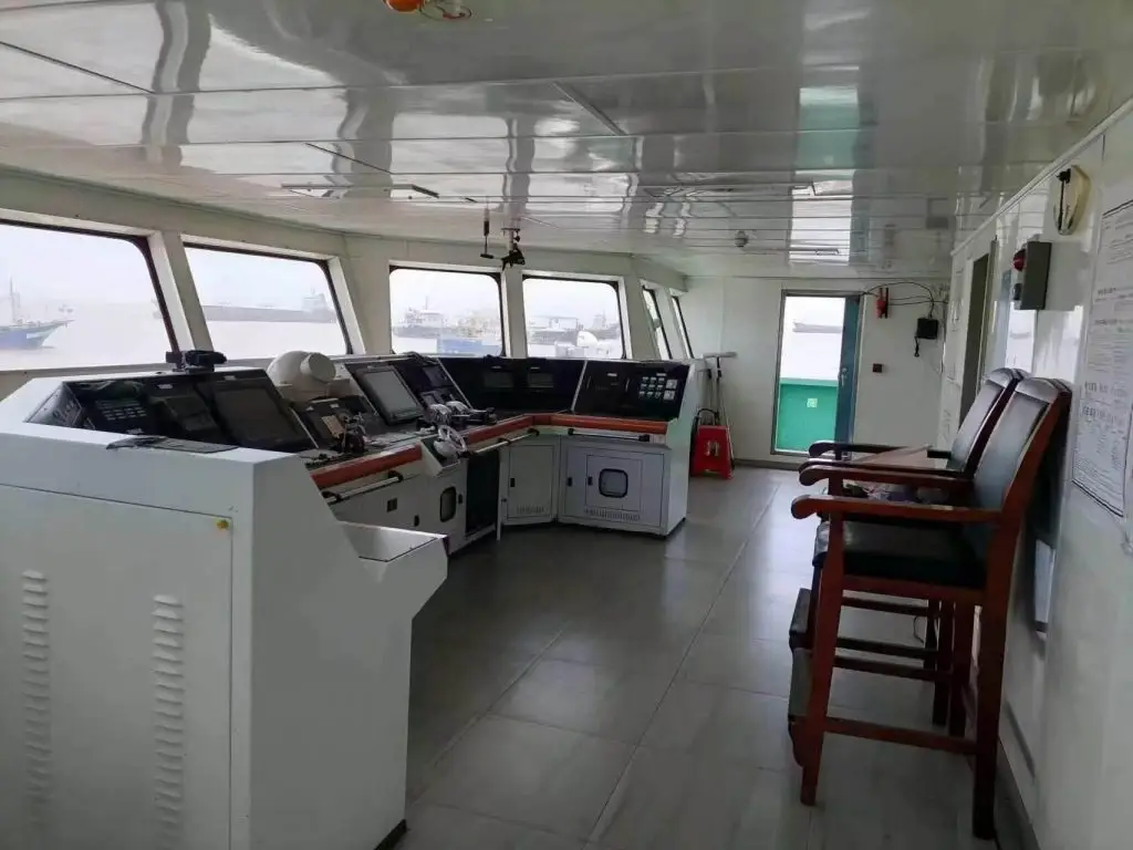 Commercial vessel wheelhouse - VTS Marine fleet service